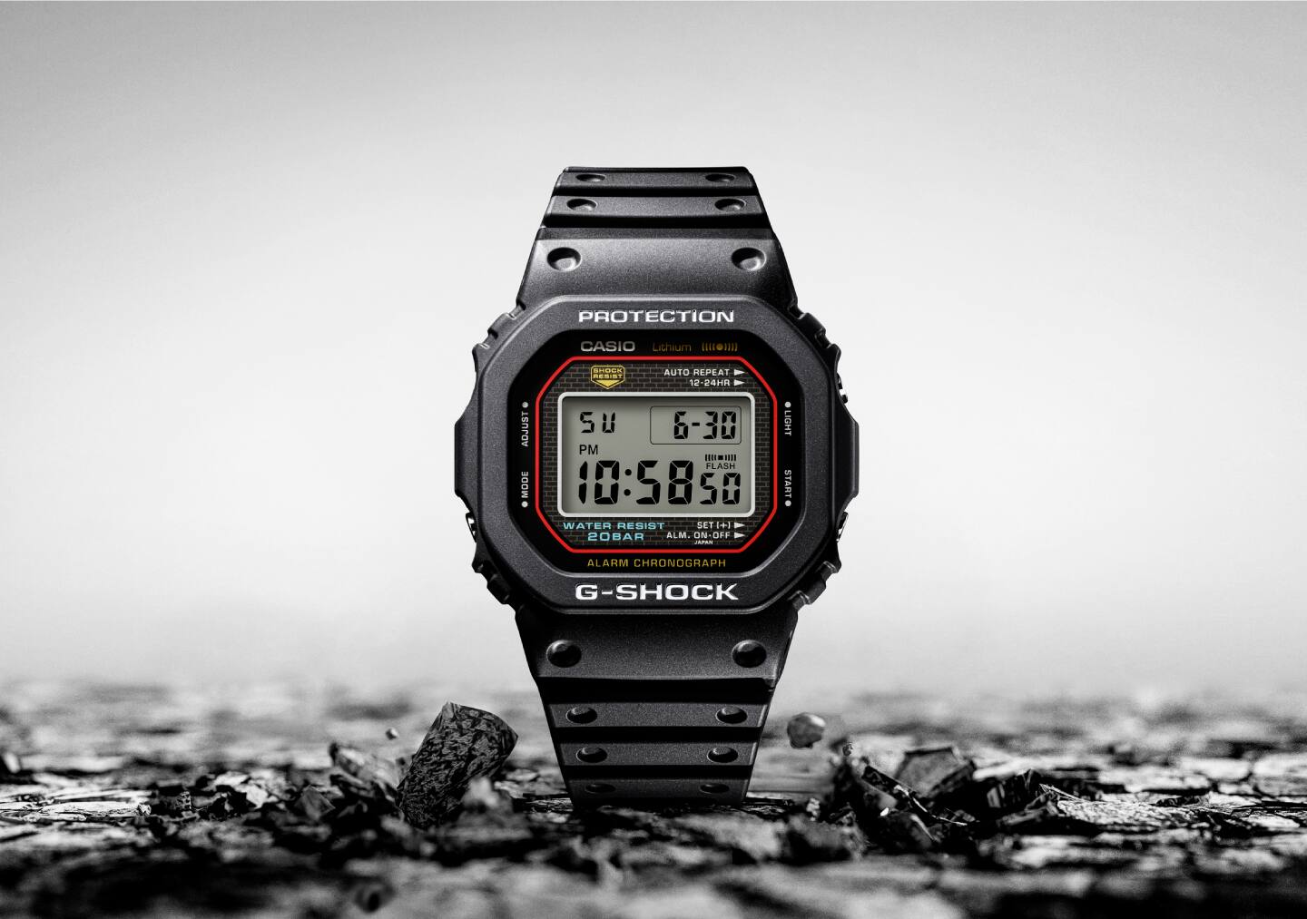 初代G-SHOCKを復刻したDW-5000R 黒の樹脂モデル