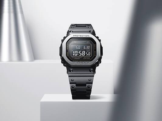 G-SHOCK GMW-B5000MB ブラックIPのフルメタルモデル